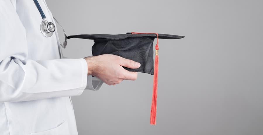 5 Best MBA Specialisations for Medical Graduates 2024