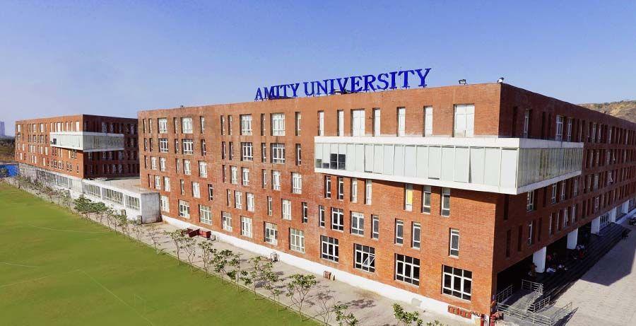 Comparing Amity University Mumbai with Other Top Universities in Maharashtra