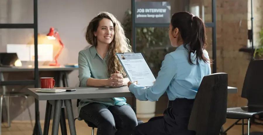 How To Leverage Online MBA Programmes for Career Transitions? Get Your Answers Here