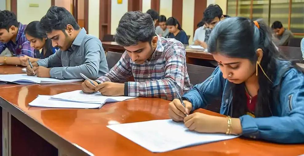 JEE Advanced 2024 Exam: Dates, Fee, Eligibiity, Admit Card